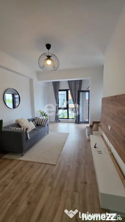 Tunari -3 dormitoare | 4 băi | 2 livinguri | terasă+piscin