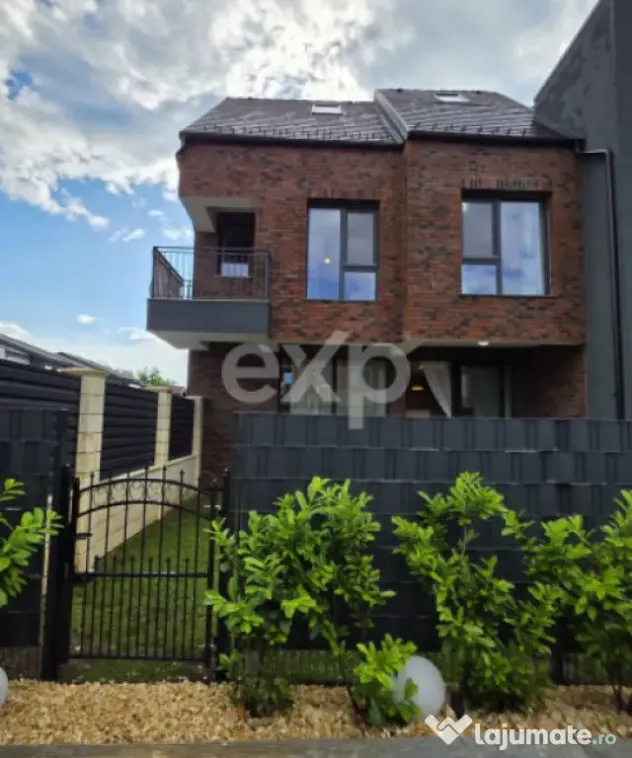 Tunari -3 dormitoare | 4 băi | 2 livinguri | terasă+piscin