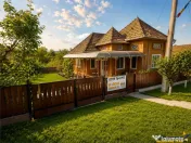 Casa cu farmec autentic, anexe, 1.100 mp teren roditor, Saul 