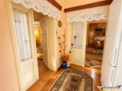 Casa cu farmec autentic, anexe, 1.100 mp teren roditor, Saul 