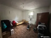 CASA SOLIDA CU TEREN SI CURTE, BOCSA VASIOVA.