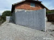 CASA SOLIDA CU TEREN SI CURTE, BOCSA VASIOVA.