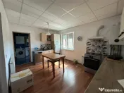 CASA SOLIDA CU TEREN SI CURTE, BOCSA VASIOVA.