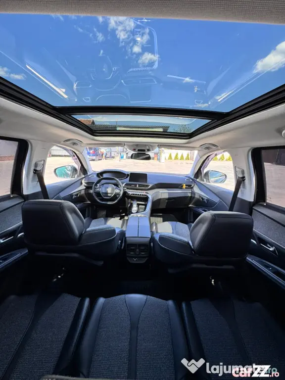PEUGEOT 5008 multe investiții