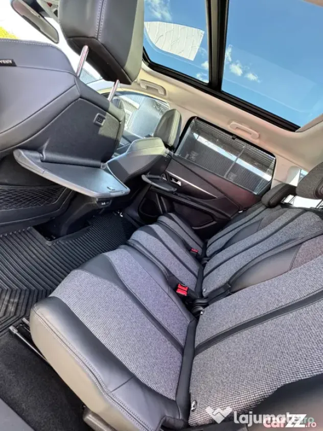 PEUGEOT 5008 multe investiții