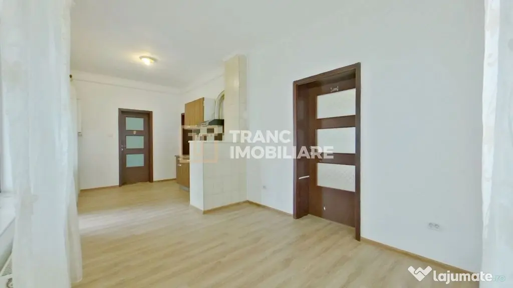 Casa de închiriat în Parneava / Curte spațioasă și c...