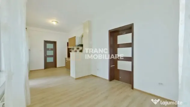 Casa de închiriat în Parneava / Curte spațioasă și c...
