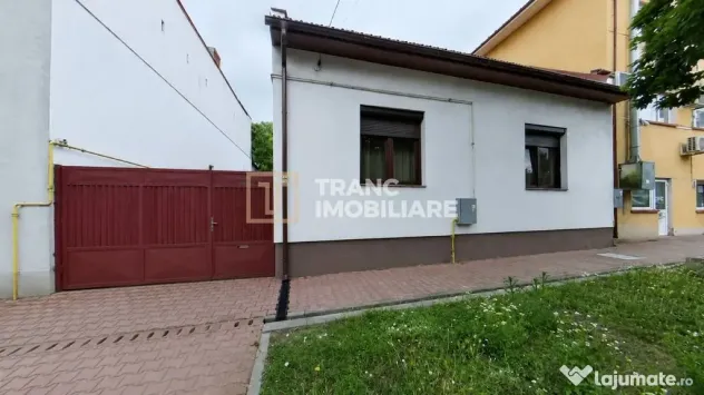 Casa de închiriat în Parneava / Curte spațioasă și c...