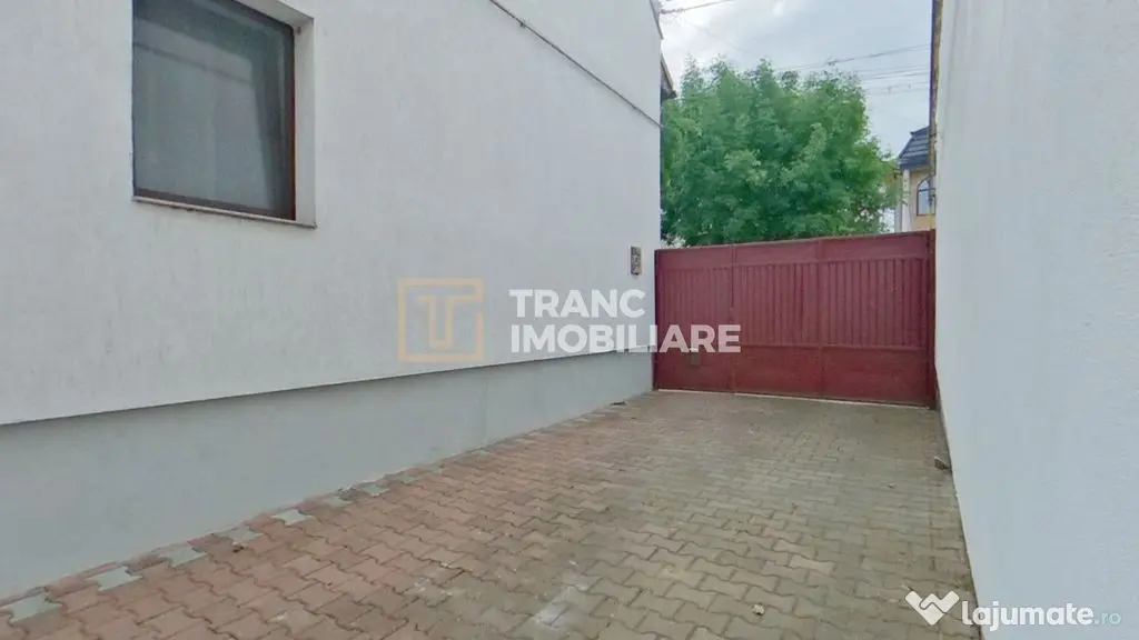 Casa de închiriat în Parneava / Curte spațioasă și c...