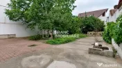 Casa de închiriat în Parneava / Curte spațioasă și c... 