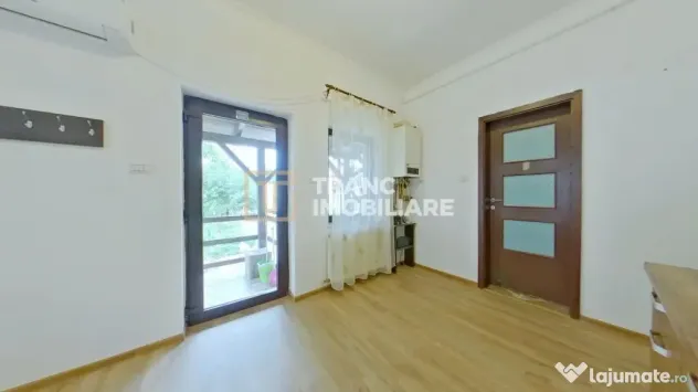 Casa de închiriat în Parneava / Curte spațioasă și c...