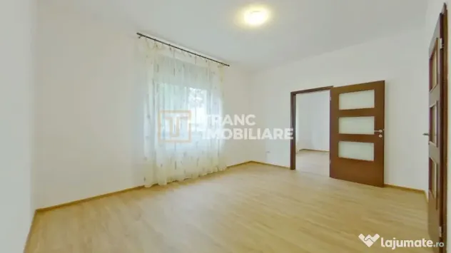 Casa de închiriat în Parneava / Curte spațioasă și c...