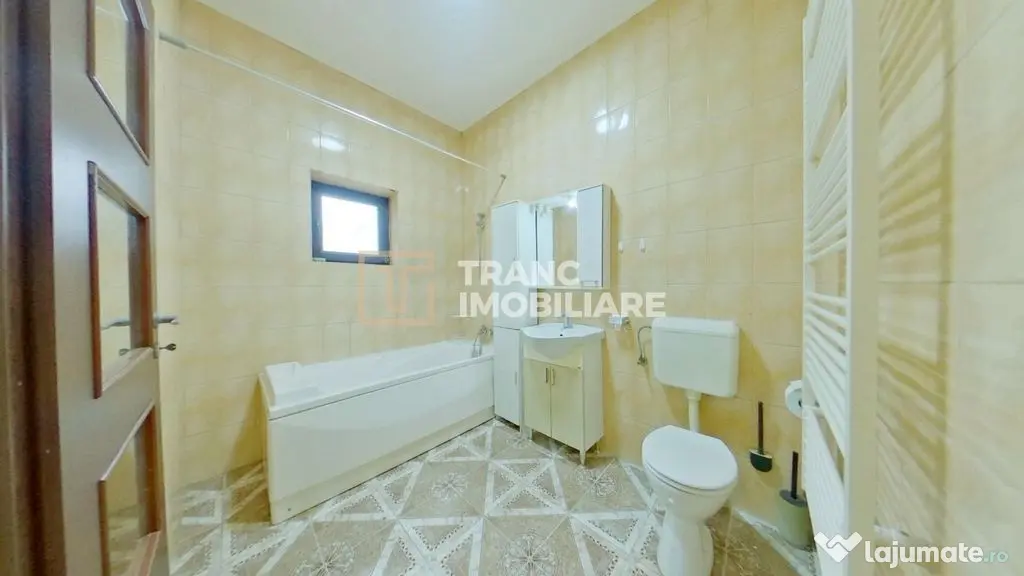 Casa de închiriat în Parneava / Curte spațioasă și c...