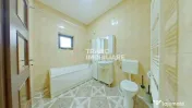 Casa de închiriat în Parneava / Curte spațioasă și c... 