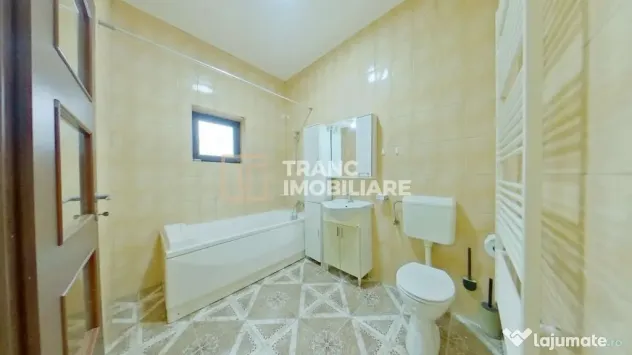 Casa de închiriat în Parneava / Curte spațioasă și c...