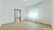 Casa de închiriat în Parneava / Curte spațioasă și c... 