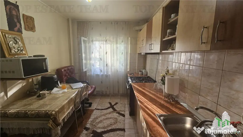 Apartament 4 camere bloc ''80 langa metrou/Piata Crangasi