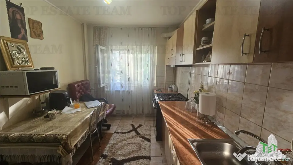 Apartament 4 camere bloc ''80 langa metrou/Piata Crangasi