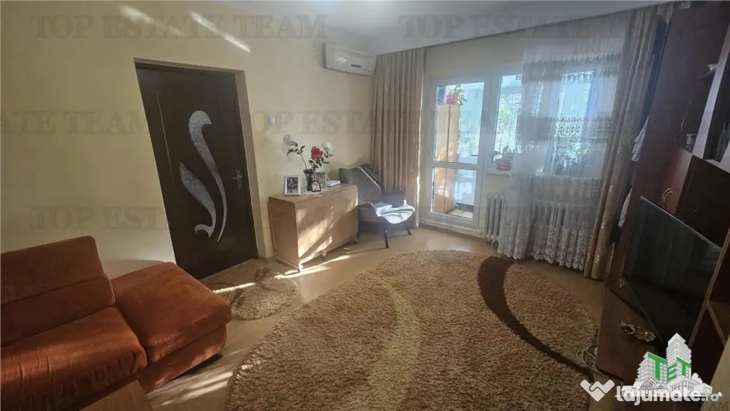 Apartament 4 camere bloc ''80 langa metrou/Piata Crangasi