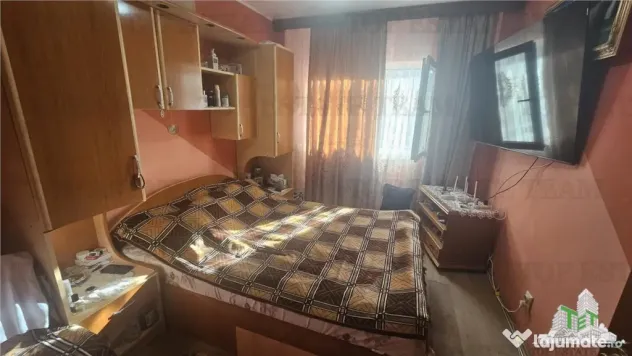 Apartament 4 camere bloc ''80 langa metrou/Piata Crangasi