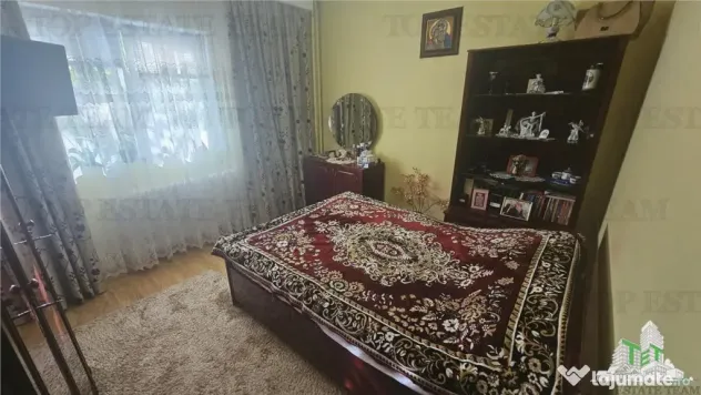 Apartament 4 camere bloc ''80 langa metrou/Piata Crangasi