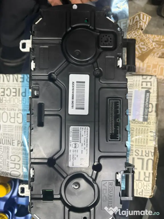 Vand ceasuri de bord Dacia Duster cod 248092699R