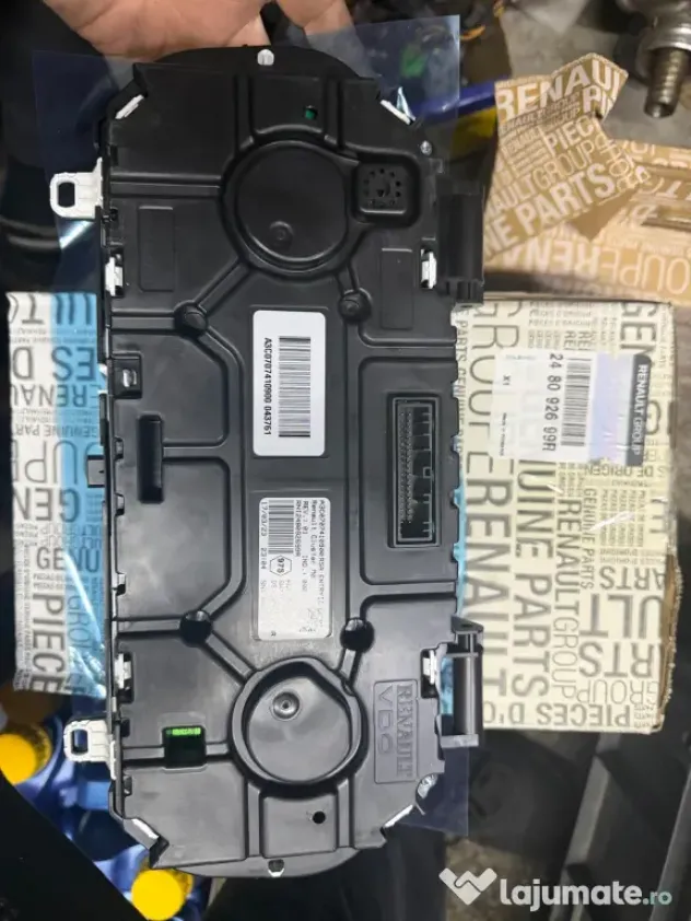 Vand ceasuri de bord Dacia Duster cod 248092699R