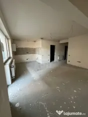 Apartament 3 camere semidecomandat zona Urusagului 