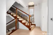 Casă 4 camere / două băi (mobilată și utilată) 860 ...