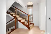 Casă 4 camere / două băi (mobilată și utilată) 860 ...