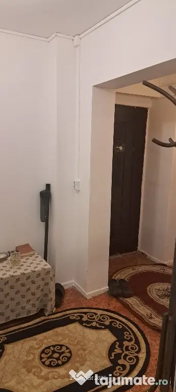 Închiriez garsonieră
