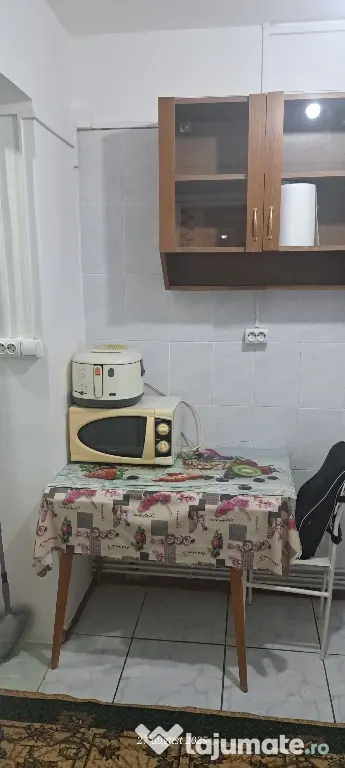 Închiriez garsonieră