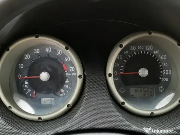 Volkswagen Polo Automată Mică, economică și gata de drum!