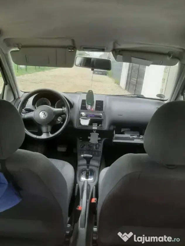 Volkswagen Polo Automată Mică, economică și gata de drum!