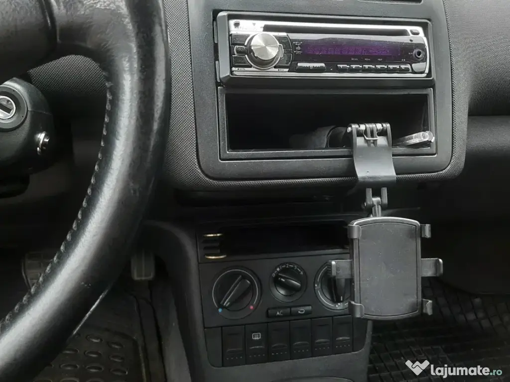 Volkswagen Polo Automată Mică, economică și gata de drum!