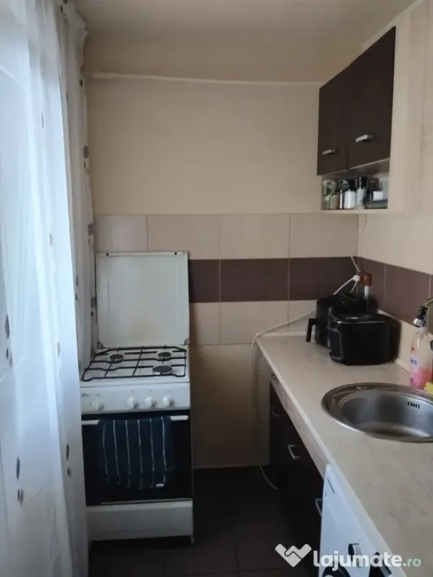 Vand apartament Craiovita Noua