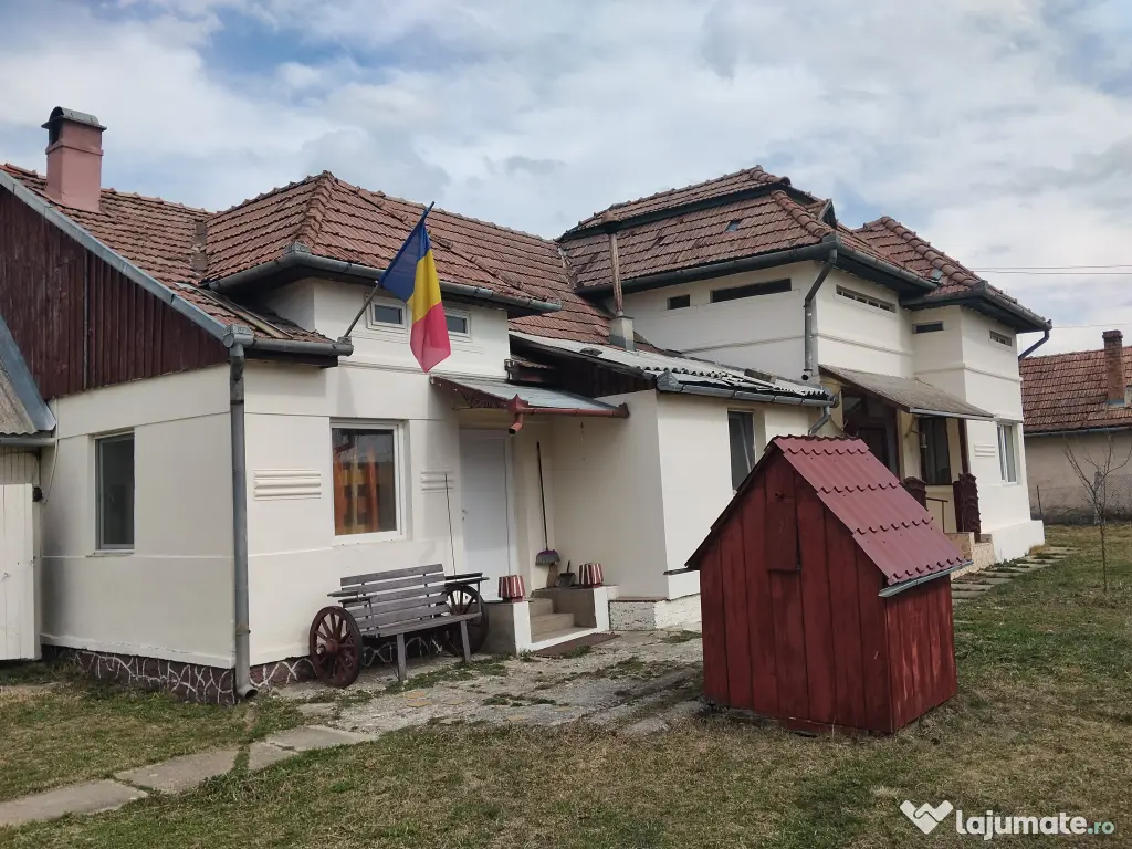 Casa de vanzare cu 5 camere