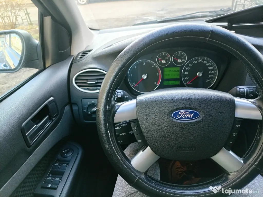 Vând Ford focus 2