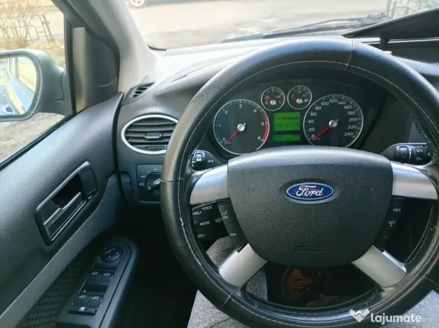 Vând Ford focus 2