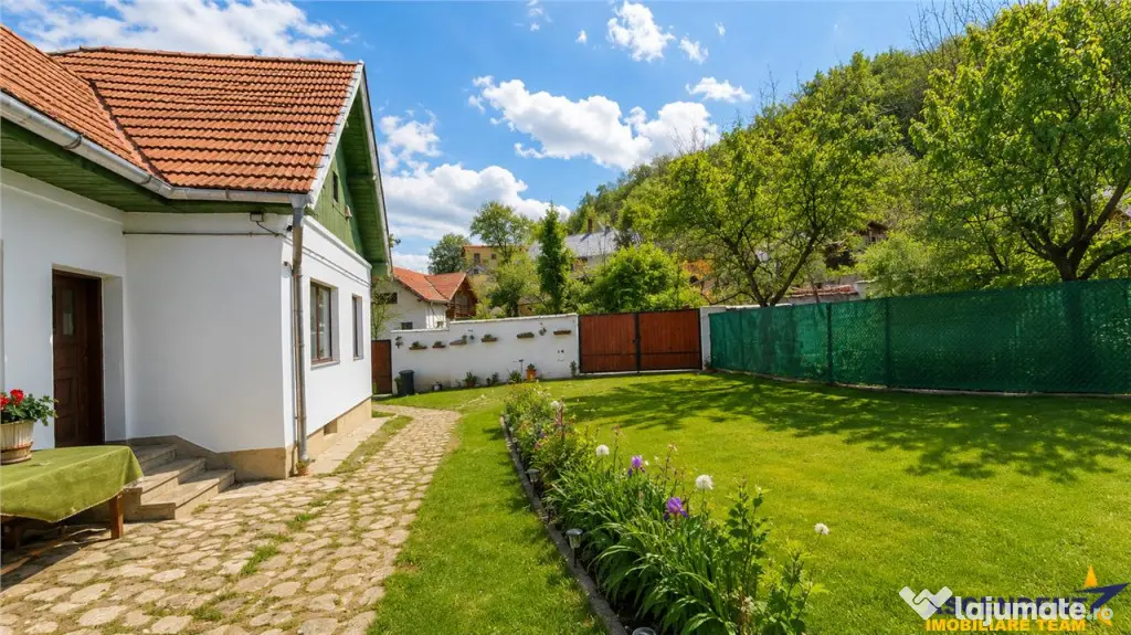 Casa sub aripa padurii, 1.750 teren roditor, Central, Sacele