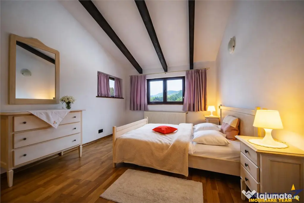 Pensiune:3 km de Castelul Bran, 2.900mp teren, aviz ISU, pre