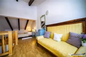Pensiune:3 km de Castelul Bran, 2.900mp teren, aviz ISU, pre