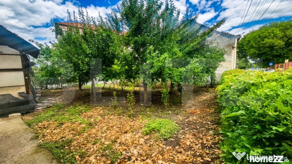 Casa cu 2 camere de vanzare, 50 mp, teren 335 mp, strada Mar