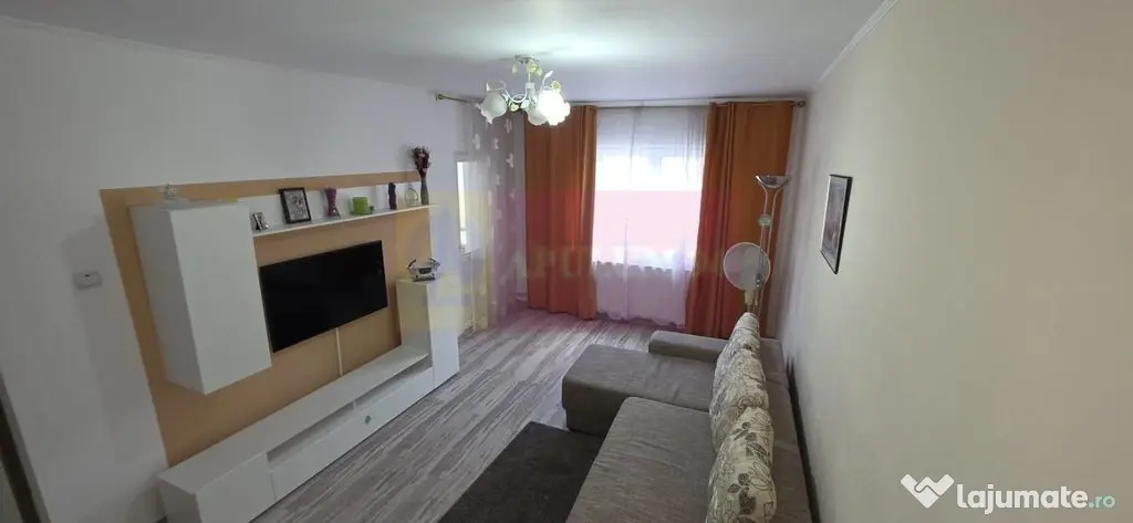 Apartamnet cu 3 camere de vanzare in Campina, Central