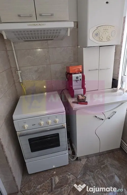 Apartamnet cu 3 camere de vanzare in Campina, Central