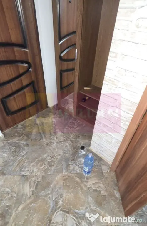 Apartamnet cu 3 camere de vanzare in Campina, Central