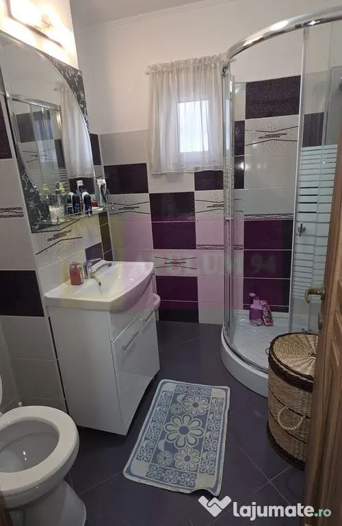 Apartamnet cu 3 camere de vanzare in Campina, Central
