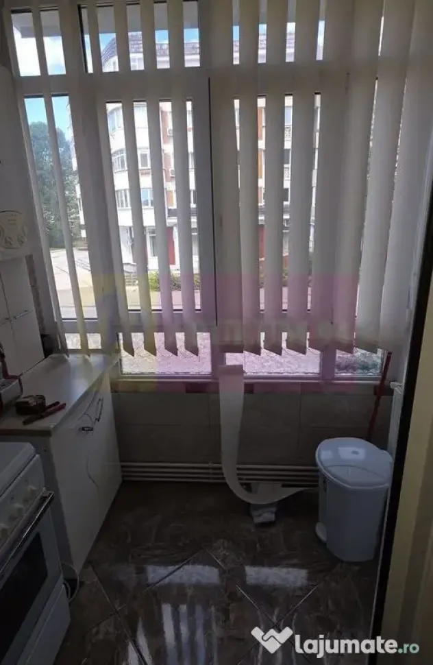 Apartamnet cu 3 camere de vanzare in Campina, Central