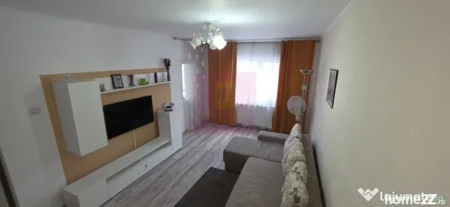 Apartamnet cu 3 camere de vanzare in Campina, Central