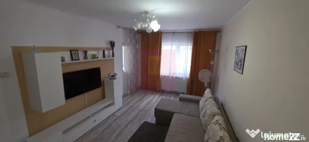 Apartamnet cu 3 camere de vanzare in Campina, Central